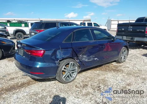 2018 Audi A3 2.0T Premium/2.0T Tech Premium z USA, uszkodzony, nr VIN WAUAUGFF4J1083406